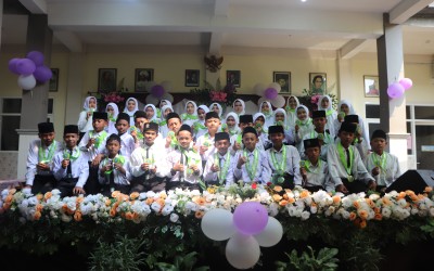 Haflah Akhirussanah Penuh Haru, 37 Siswa Kelas VI MI AL-HIKMAH Lulus dengan Gemilang