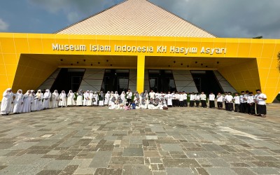 Jelang Ujian, Madrasah MI AL-HIKMAH Gelar Ziarah Muassis NU untuk Raih Keberkahan dan Motivasi
